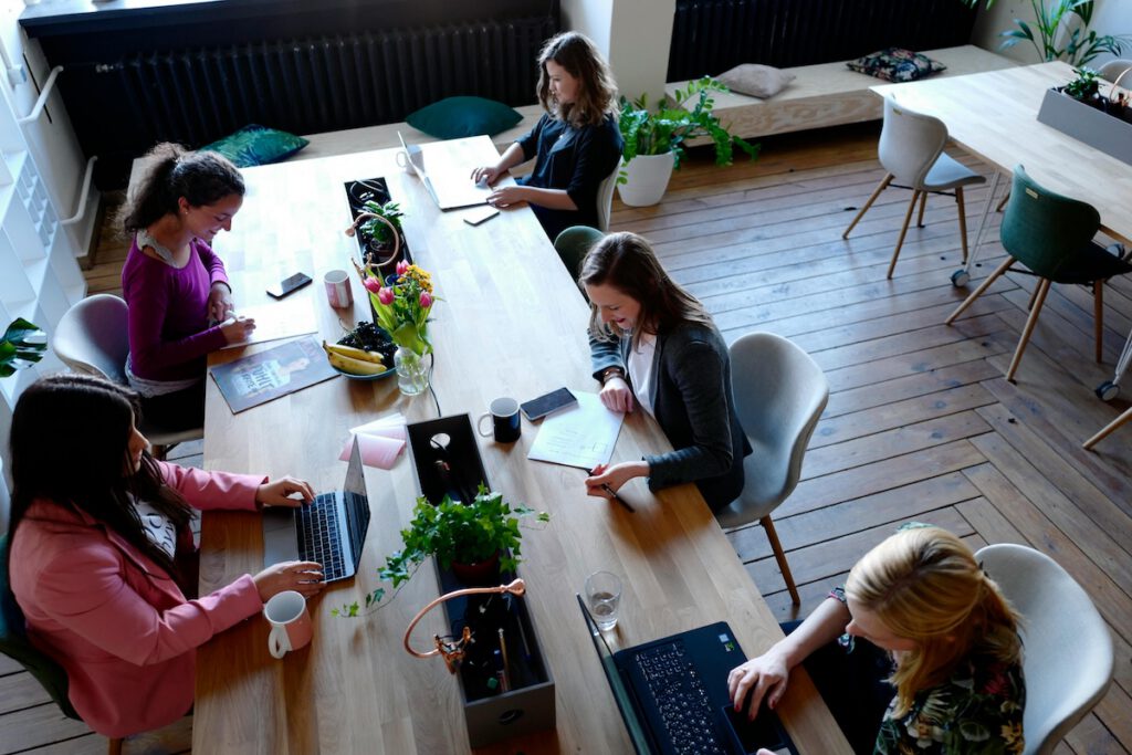 Un open space dans un espace de coworking