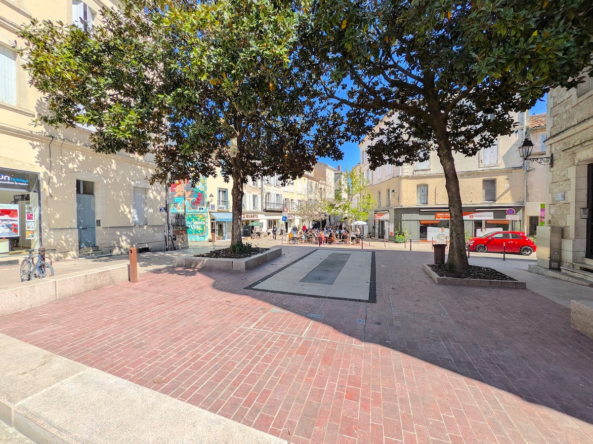 Rue Sentini à Agen, terrasse du Quarts