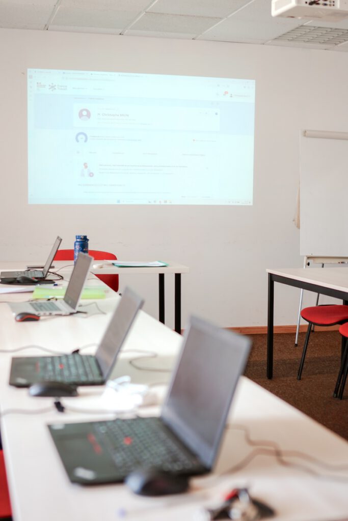 Salle de réunion au coworking La Fontaine à Agen